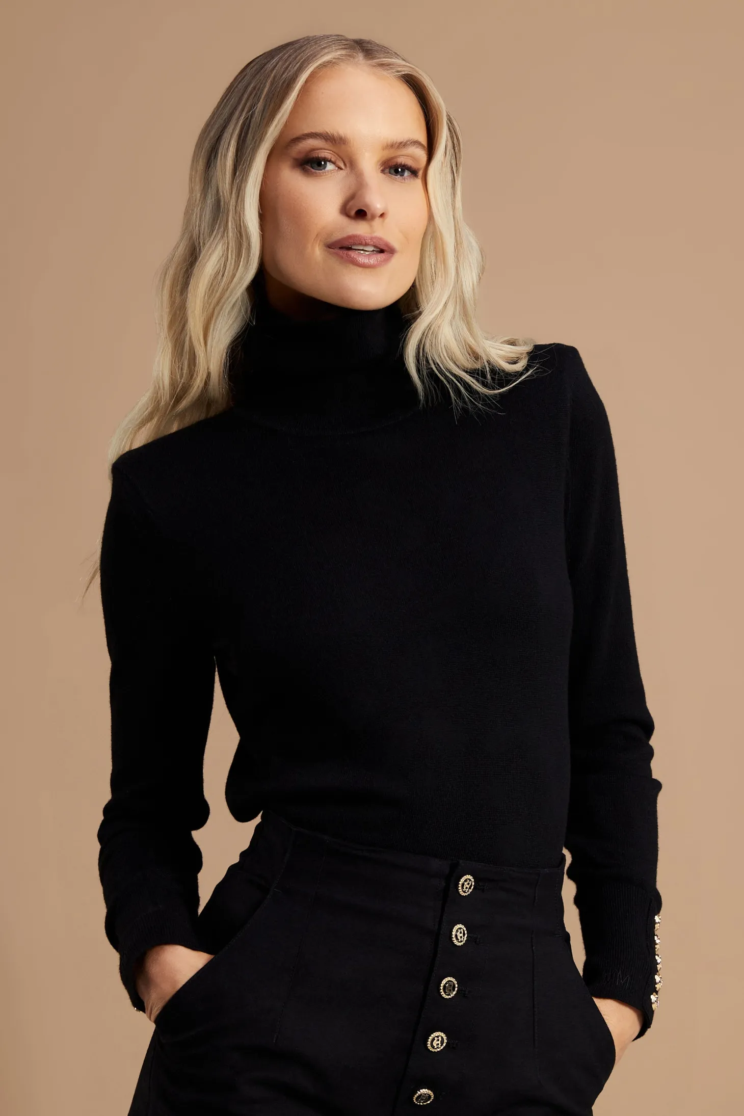 Victoria Cashmere Roll Neck (Black)
