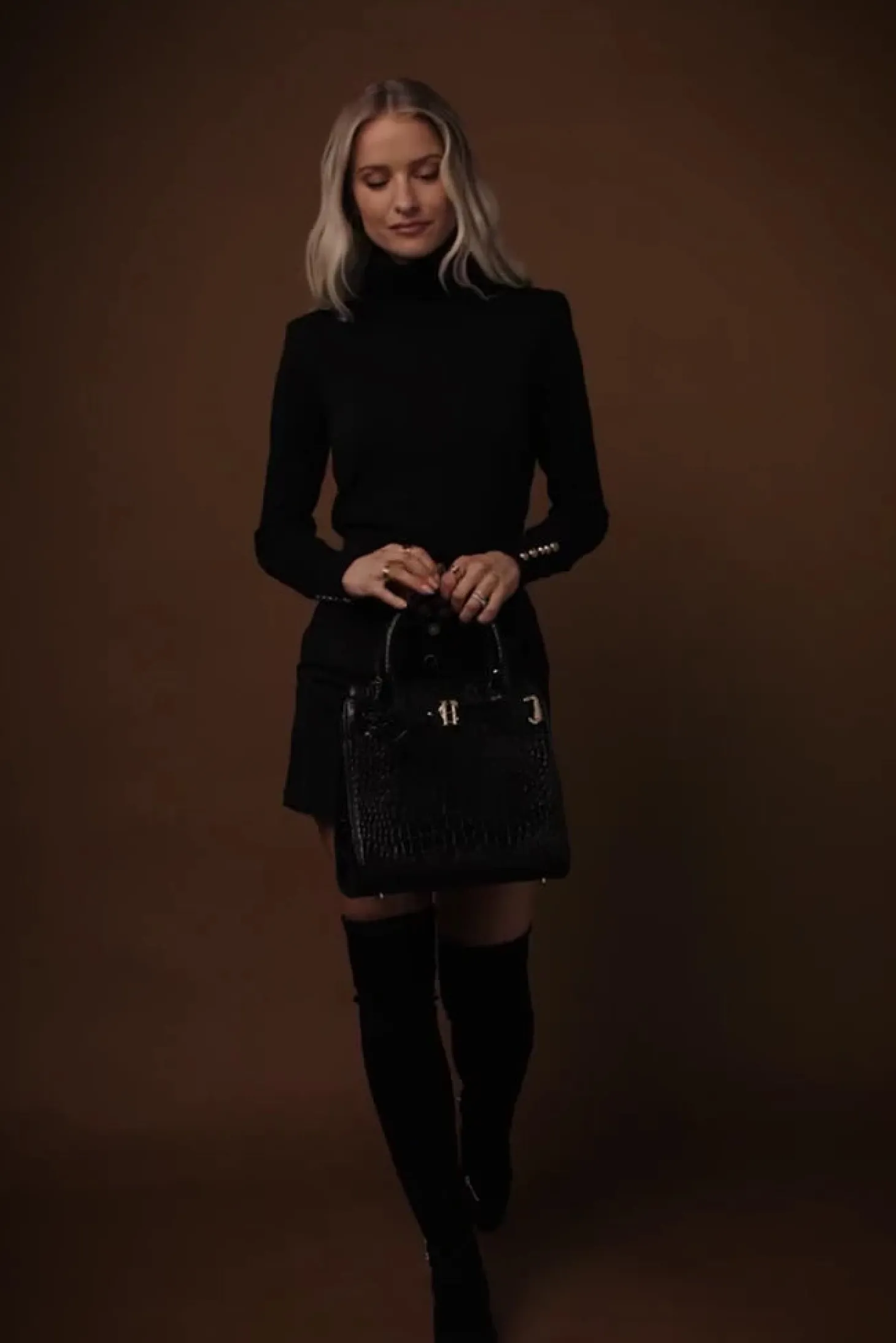 Victoria Cashmere Roll Neck (Black)